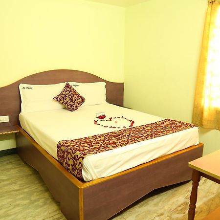 Hotel Vijay Pollāchi 외부 사진