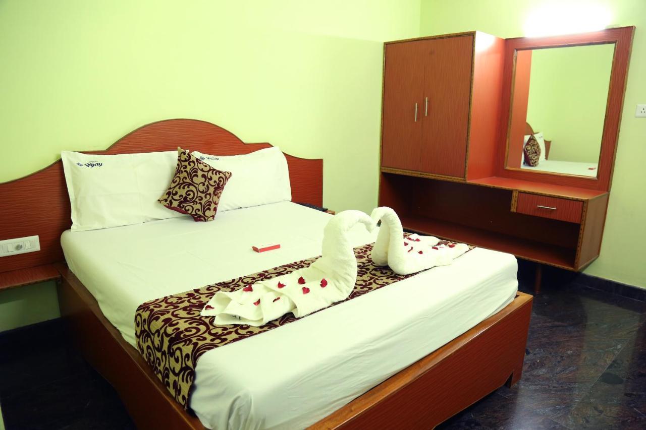 Hotel Vijay Pollāchi 외부 사진