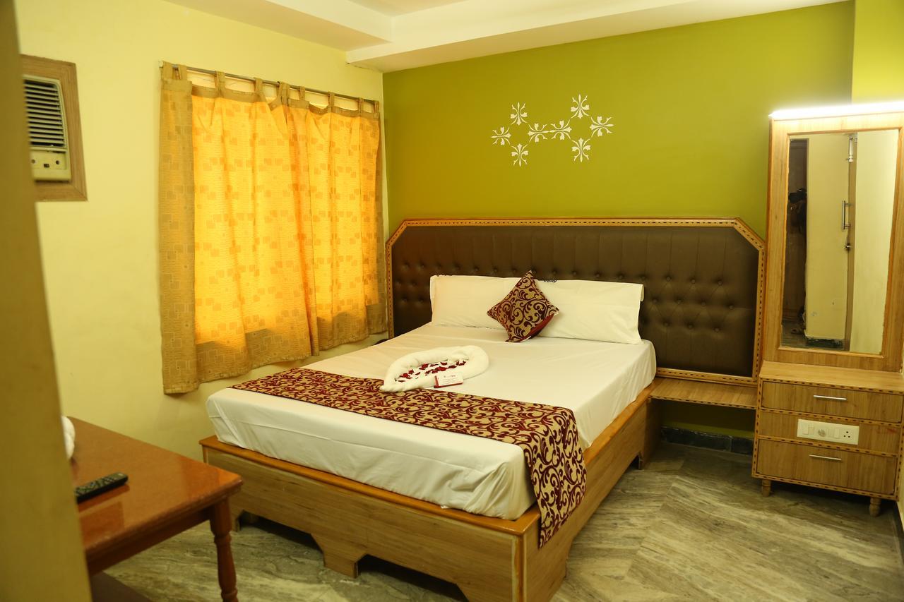 Hotel Vijay Pollāchi 외부 사진