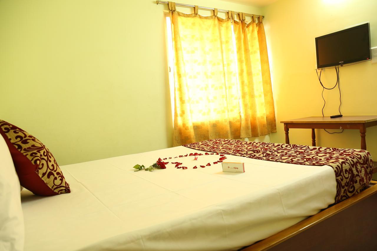 Hotel Vijay Pollāchi 외부 사진