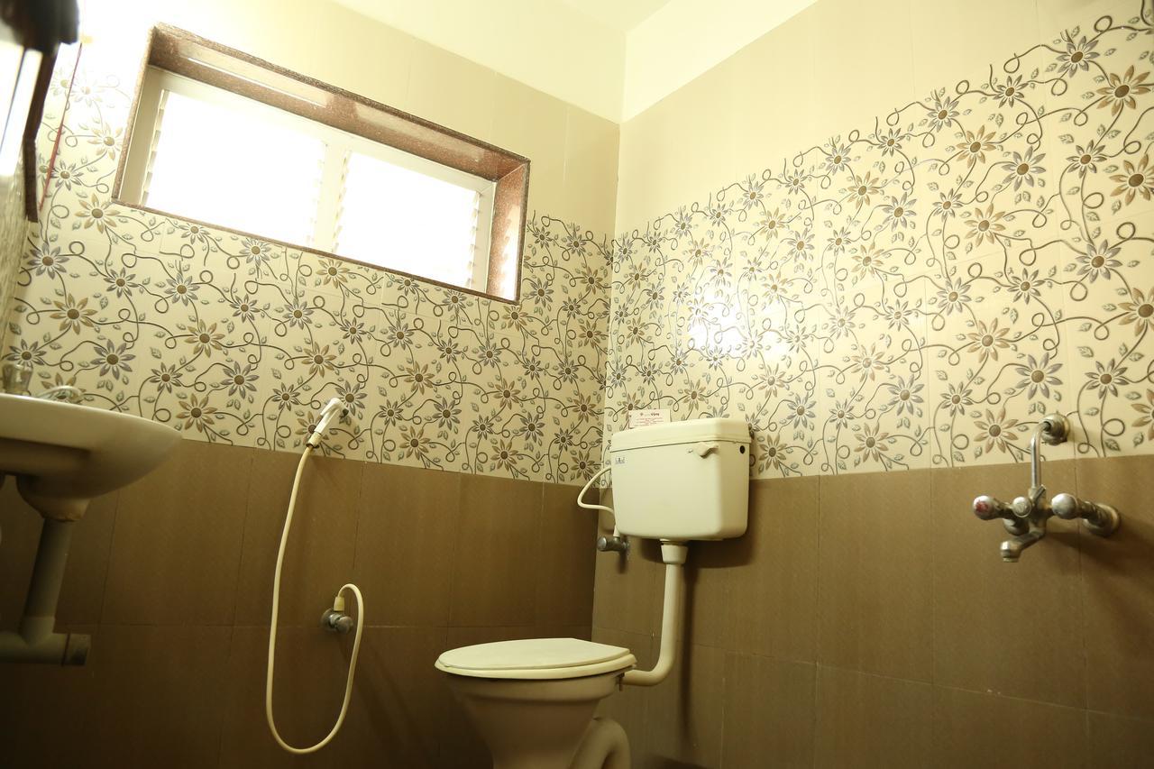 Hotel Vijay Pollāchi 외부 사진